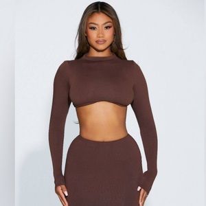 nakedwardrobe - Serve Curves Crop - Mauve Brown